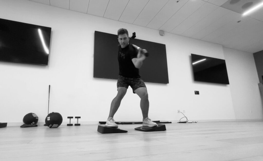 Golf clubhead speed training with TPI Power Level 3 Entraînement pour développer la vitesse de club au golf
